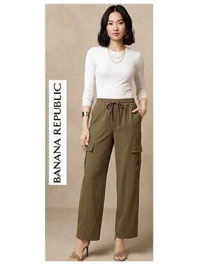 Banana Republic (BR Sport) - Olive green wide leg cargo pants